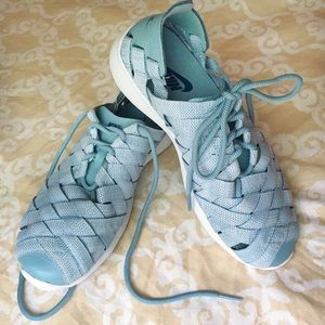 Mica Nike Women Juvenate Woven Premium Sneakers